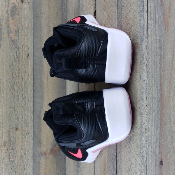 Nike Women's Legend Essential Training Running Shoes NEW - Picture 3 of 8